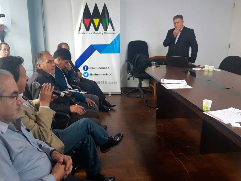 Curso de Economía de Minerales en el Ministerio de Minería de Bolivia