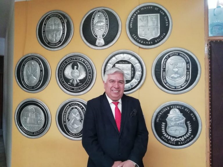 Doctor Carlos Castagnola asume cargo de Director de Estudios